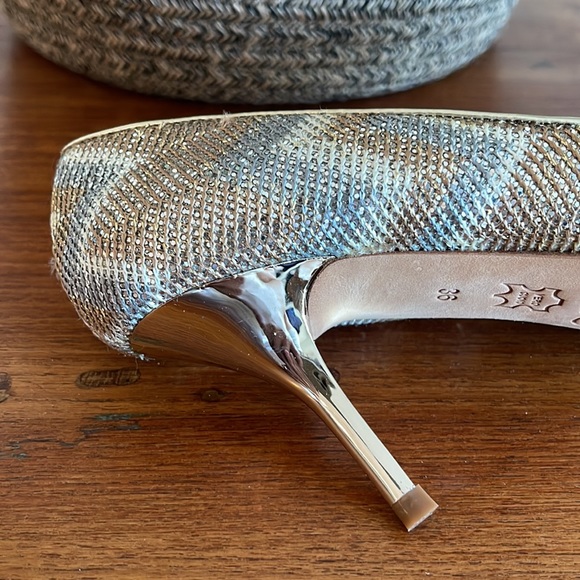 STUNNING Aldo NWOT gold and silver sparkly high heels size 6 - Picture 7 of 9